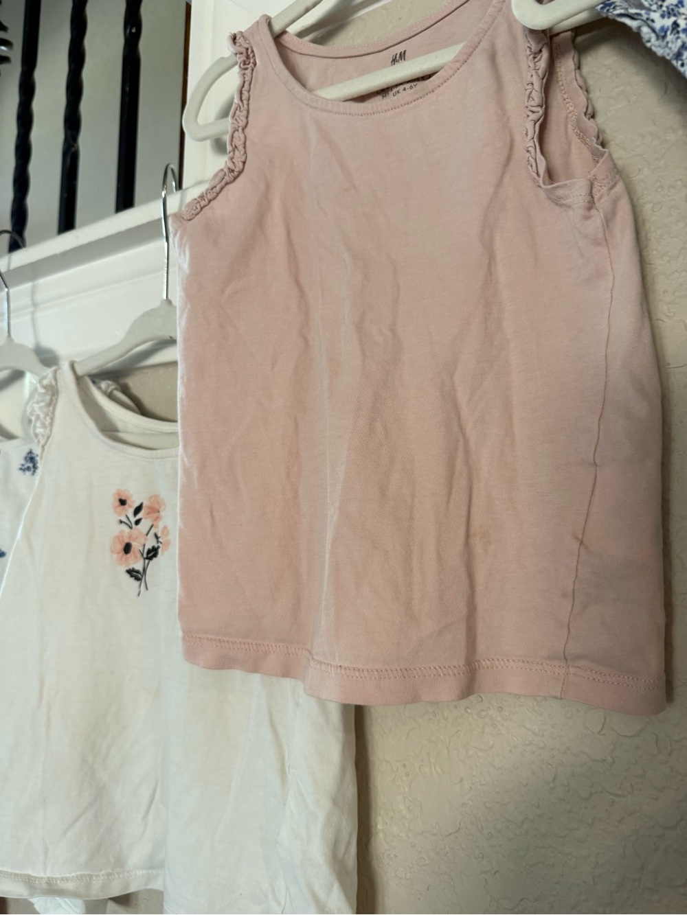 H&M Girl's Pink & White Floral Tank Tops and Shorts Sets - Picture 3 of 6